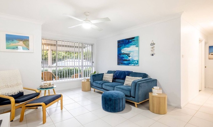 Fingal Bay House | Sapphire Sands, 1/52 Boulder Bay Rd - air con, Wi-Fi, Cot & Highchair