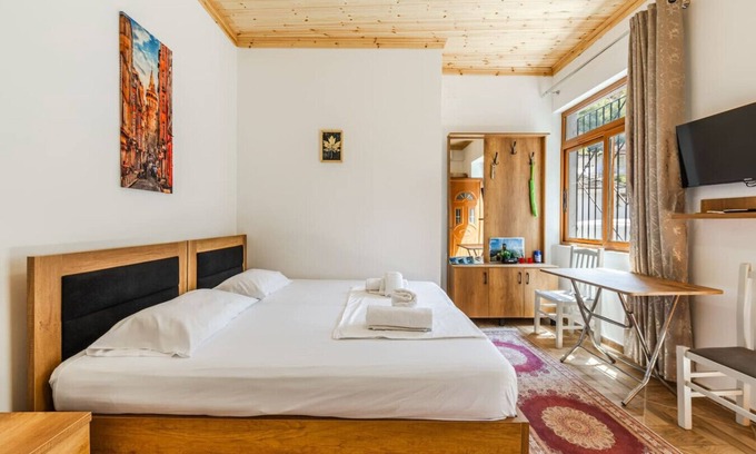 Gjirokaster Apartment | Saraci Rooms 2 by PikHost