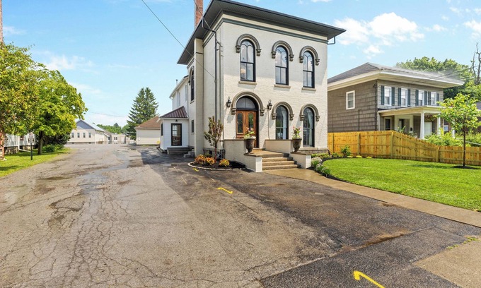 Le Roy House | Sarah’s Place