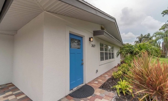 Ridge Wood Heights House | Sarasota family friendly house close to Seista Key beach.