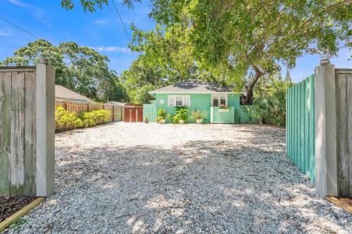 Bayou Oaks House | Sarasota, FL Bungalow - Bright & Breezy Coastal Vibes - 10 mins to White Sand Beaches home