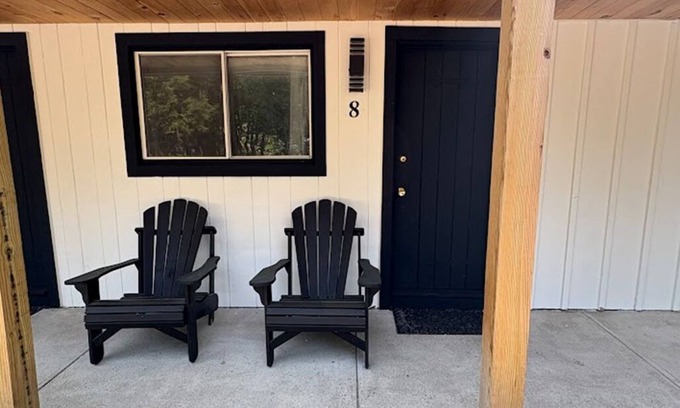 Saratoga Springs Apartment | Saratoga Garden Motel - Room 8