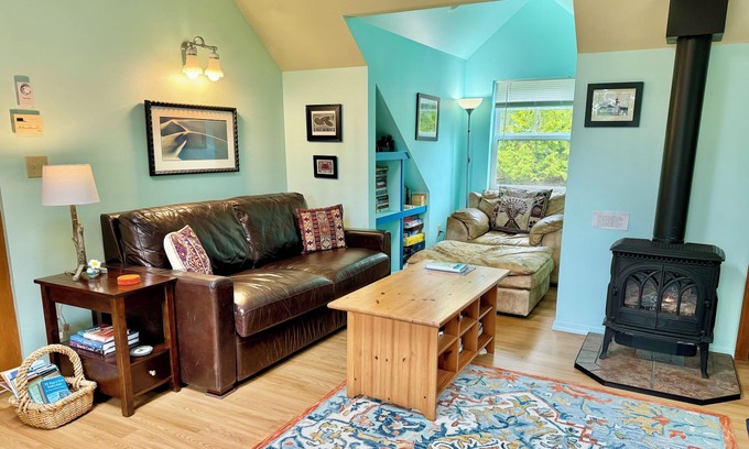 Langley Cottage | Saratoga Guest Cottage. Quiet & Tranquil Hideaway, Mountain & Ocean View