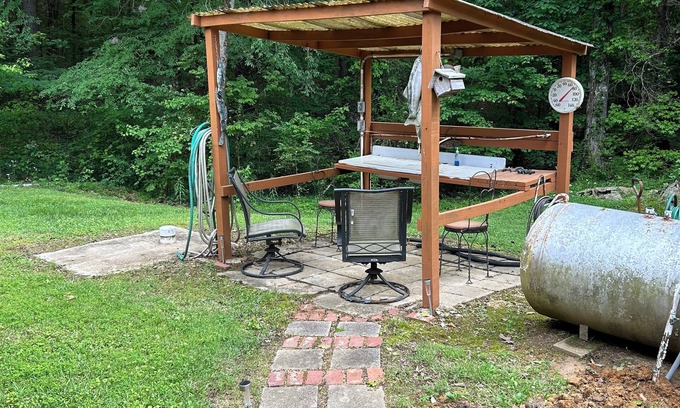 Independence Cabin | Sardis Fish Camp north side near Holiday Lodge/Teckville, 1 mile from boat ramp