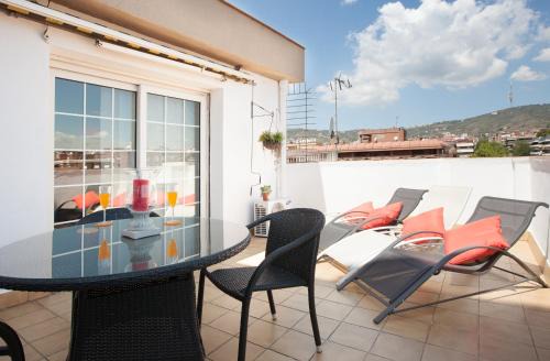 Les Tres Torres Apartment | Sarria Attic