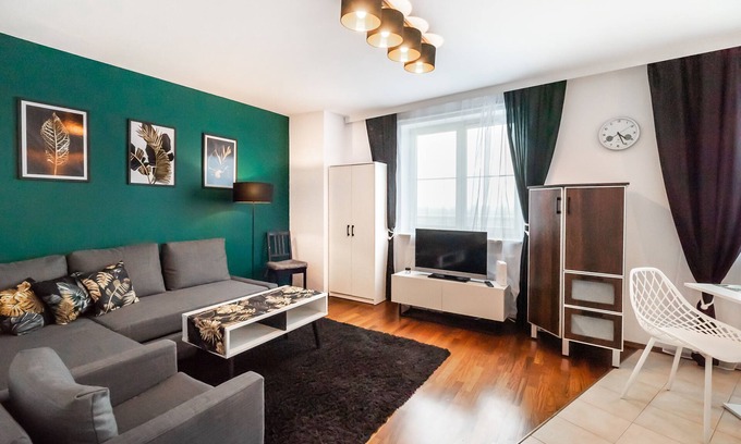 Praga Poludnie Apartment | Saska Kępa Malachite Studio