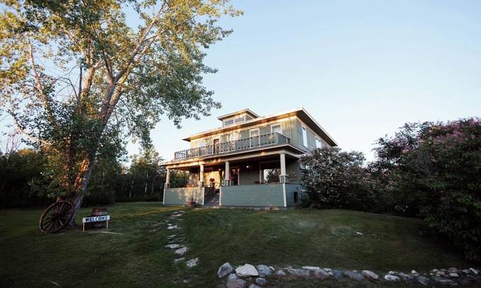 Clavet House | Saskatoon’s Crown Jewel: Victorian Mansion w Forest Views, Timeless Elegance
