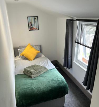 Gillingham Apartment | Saunders Lodge 4bedroom house sleeps up to 6