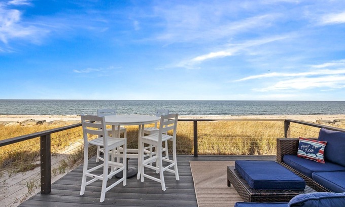 Plymouth House | Save 10% on Fall Stays - Book by Nov 21!