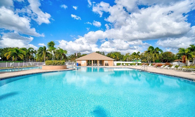 Sabal Harbour House | Save Big This Fall: 10% Off Until Nov 30!