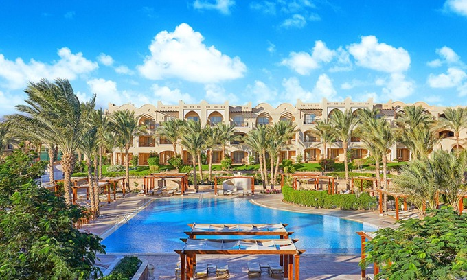 Makadi Bay Hotel | Savor Exceptional Breakfast in Relaxing Room Close to Makadi Beach