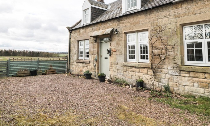 Coldstream Cottage | SAWERS REST, family friendly, with open fire in Coldstream