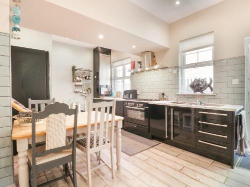 Felixstowe House | Saxon Lodge Cottage