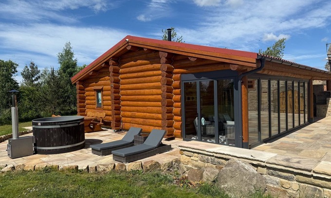 Crook Cabin | Scandinavian Luxury Log Cabin Sleeps 6, Hot Tub, Durham & Bishop Auckland