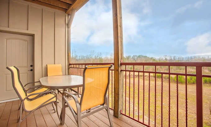 West Sedona Condo | Scenic 2BR Sedona Retreat w/Balcony & Pool