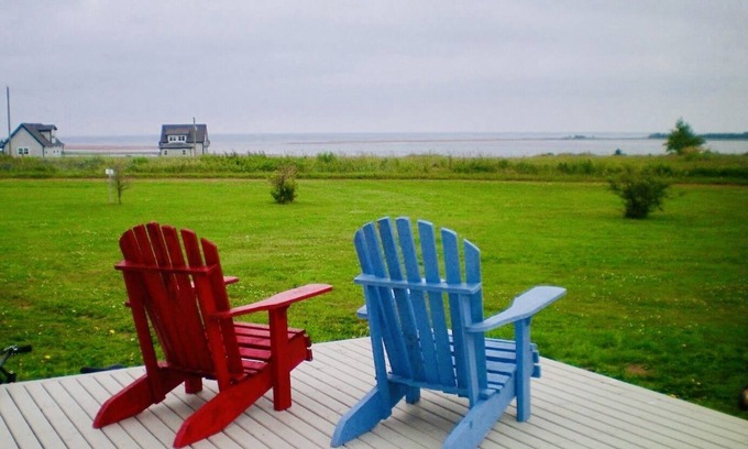 Anglo Rustico Cottage | Scenic 3 bedroom cottage with hot tub, close to beaches and national park