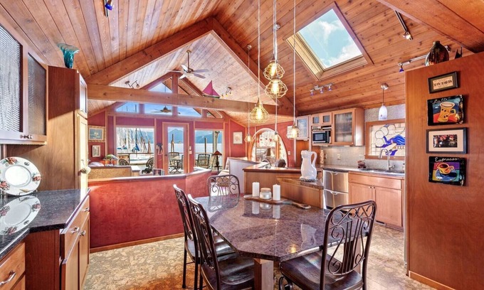Bayview Boat Rental | Scenic Bay Float Home