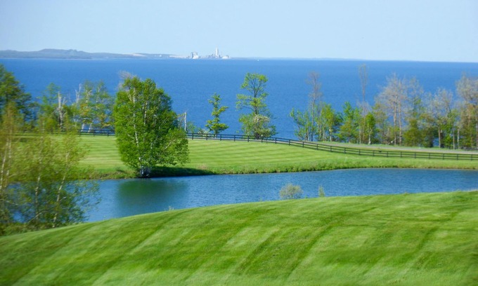 Birchwood Farms House | Scenic bay view home w/a full kitchen + family-friendly