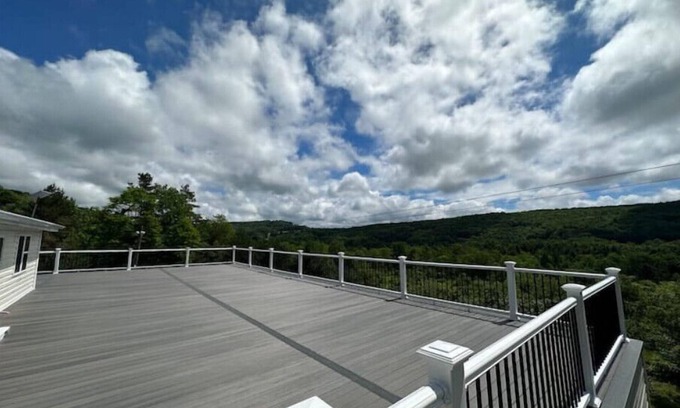 South New Berlin House | Scenic CountryHouse on 122 acresn