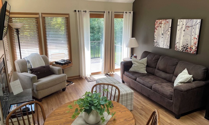 The Galena Territory House | Scenic Getaway – Cozy Stay Near Golf & Trails