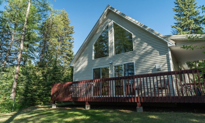 West Glacier House | Scenic House Located At The Doorstep to West Glacier National Park Entrancen