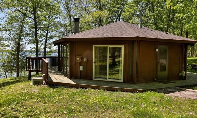 Puposky Cabin | Scenic Lakeside Octagon - Lake Views & Rustic Wood Stove