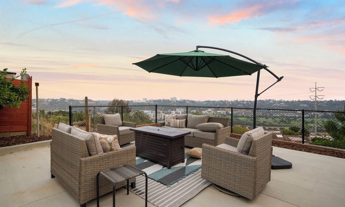 Mission Valley West House | Scenic Oasis: King Bed Suite & Panoramic Views & Ultra Fast Fiber WiFi