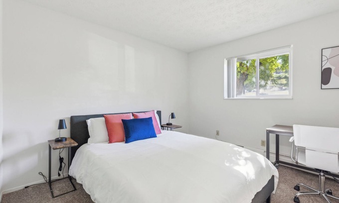 Parma Apartment | Scenic towers 3102 I Cozy & Comfy I Free Parking