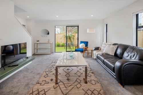 Trentham House | Scenic Views from our 2-BR Trentham Hideaway