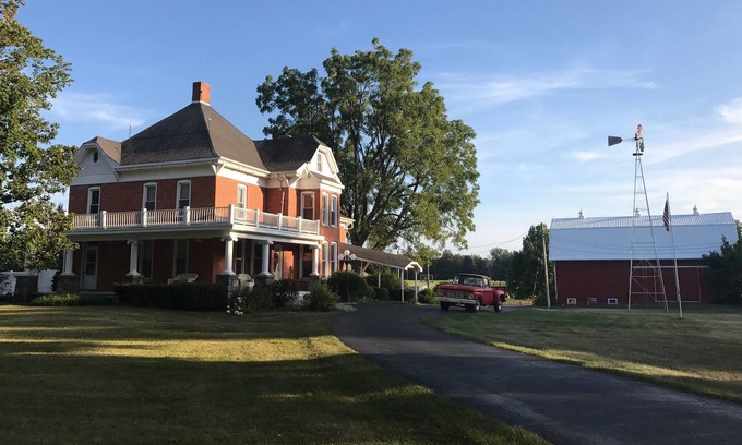 Howe House | SchÃ¶nbrook Farm & Inn