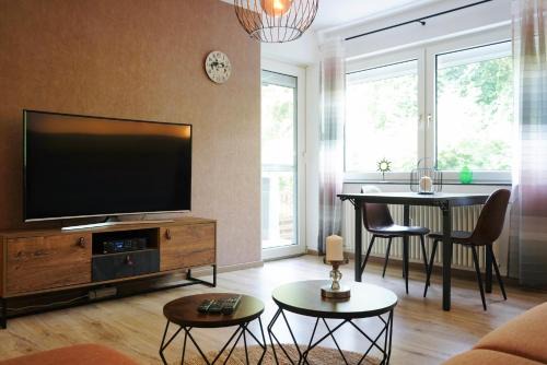 Wolfsburg Apartment | Schönes Apartment mit Garten- Loggia- Parkplatz- Waschmaschine