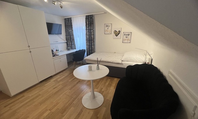 Grimmelfingen Apartment | Schönes Zimmer mit Integriertem Bad - Ideal für Geschäftsreisen