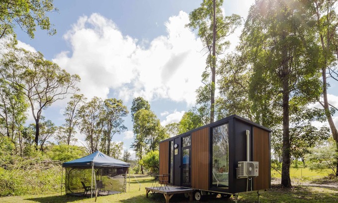 Ashby Heights House | Schlaraffenland 1 by Tiny Away
