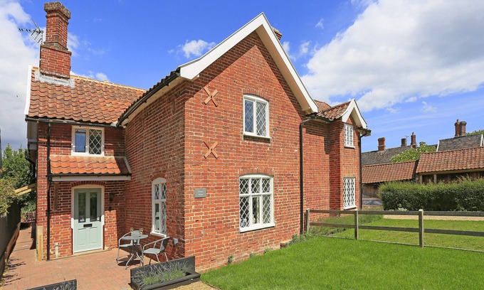 Dunwich House | School House - Three Bedroom House, Sleeps 6