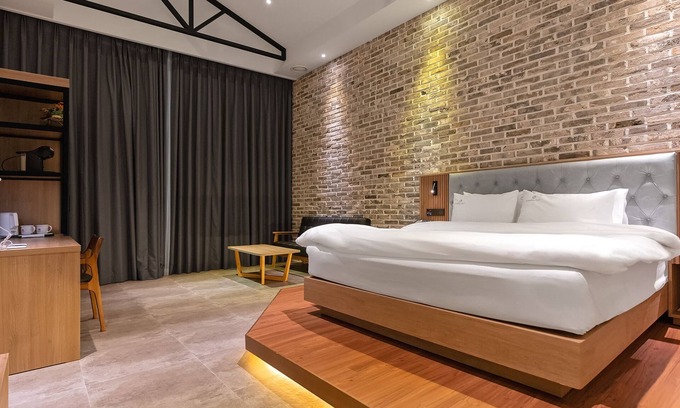 Cheonan Hotel | Schweizer Dorf Hotel