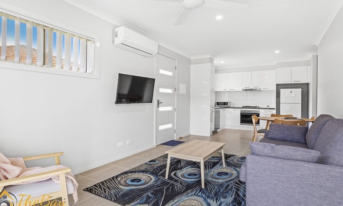 Anna Bay Apartment | Scott Street Couples Getaway