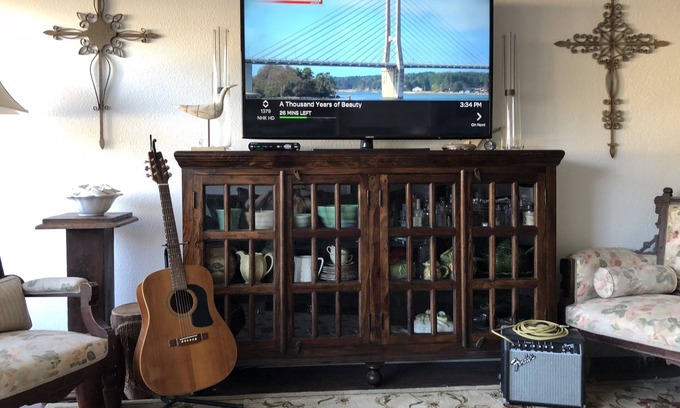 Bay Ho Condo | SD Writer's Pad ~ KILLER location near La Jolla, PB, Downtown ~ walk to Trolley!