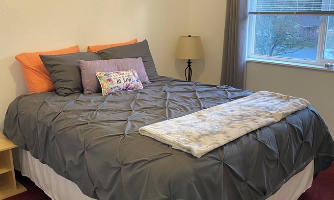 Morningside House | SE Salem Oregon, Summer St Home 9 miles from downtown Salem 2 bedroom 2 bathroom