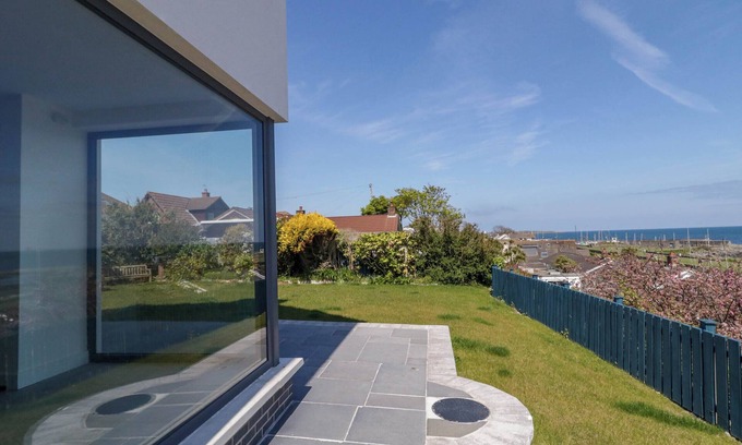 Donaghadee Cottage | SEA AND SKY, pet friendly, country holiday cottage in Donaghadee