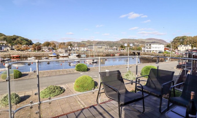 Borth-y-Gest Apartment | Sea Breeze