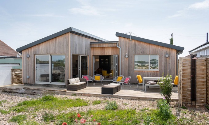 Pagham Cottage | Sea Breezes by Inspire Stays - a home that sleeps 8 guests in 4 bedrooms