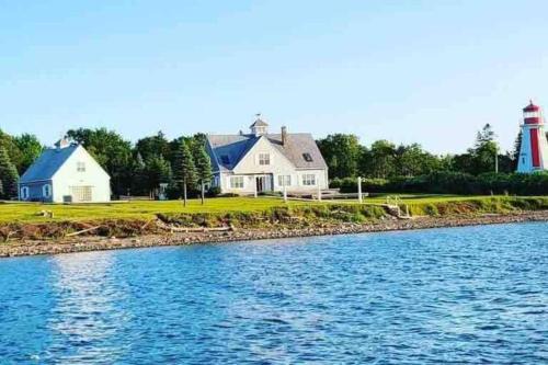 Edwardsville House | Sea Cliff Cottage