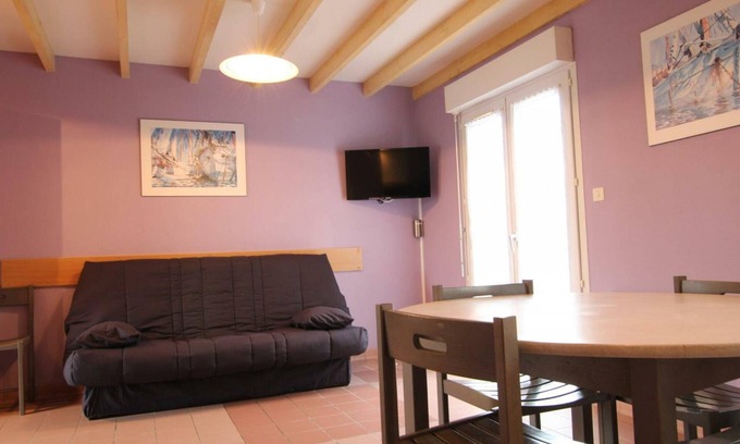 Omonville-la-Rogue Cottage | Sea Cottage with Terrace, Garden, and Beach Nearby - Pet Friendly & Family Fun!