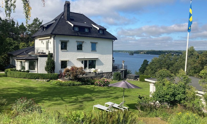 Gashaga House | Sea front ex-Embassy residence near Stockholm