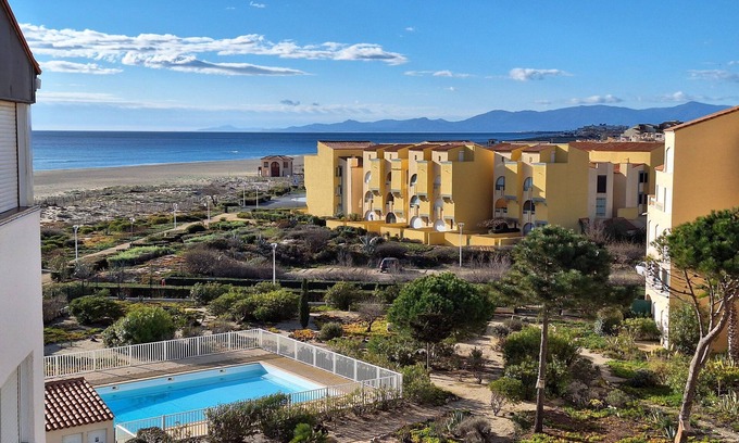 Port Leucate Apartment | Sea/mountain/park view, direct beach access, parking, very quiet.