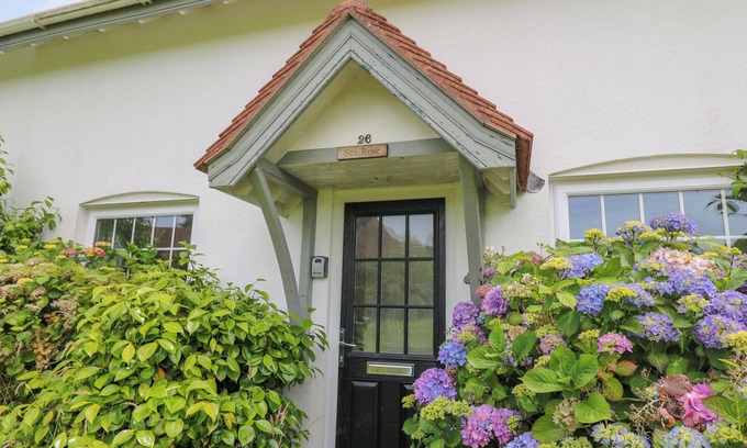 Aberporth Cottage | SEA ROSE, pet friendly, character holiday cottage in Aberporth