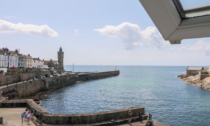 Porthleven House | SEA STAR, family friendly, country holiday cottage in Porthleven