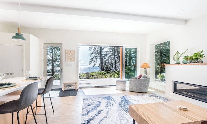 Quadra Island House | Sea Stone Quadra Cabin