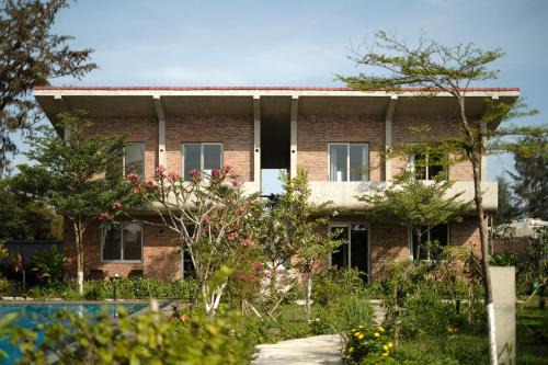 Thuan An House | Sea to Sea Villa Boutique