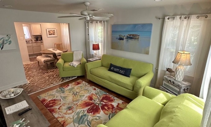 Gulfport Cottage | Sea Turtle Cottage 1 pet friendly charming cottage.